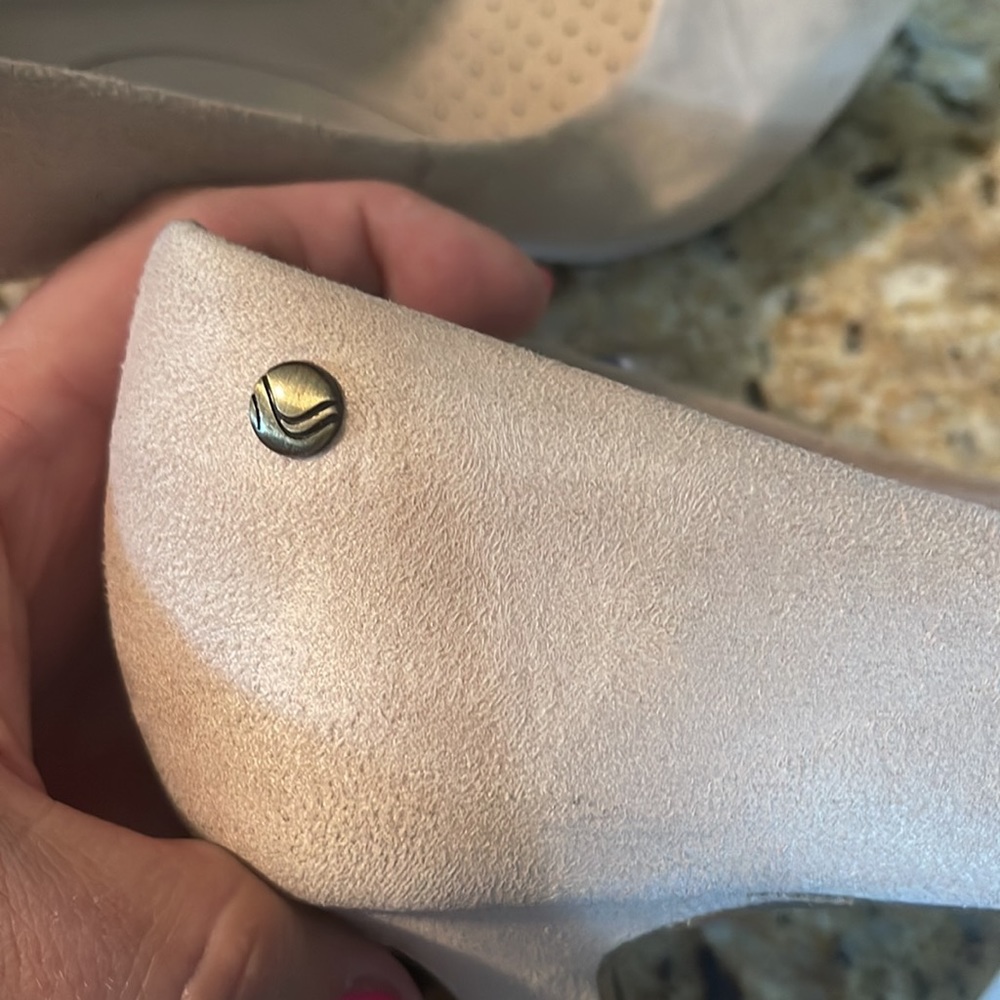 Life Stride suede feel cream heels size 8W - Picture 6 of 6